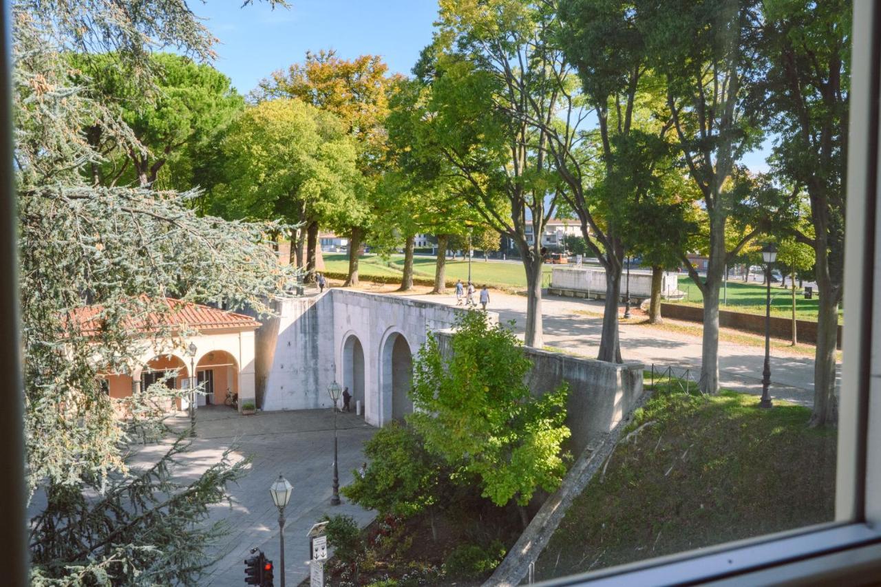 Palazzo Froussard B&B And Living Lucca Exterior photo